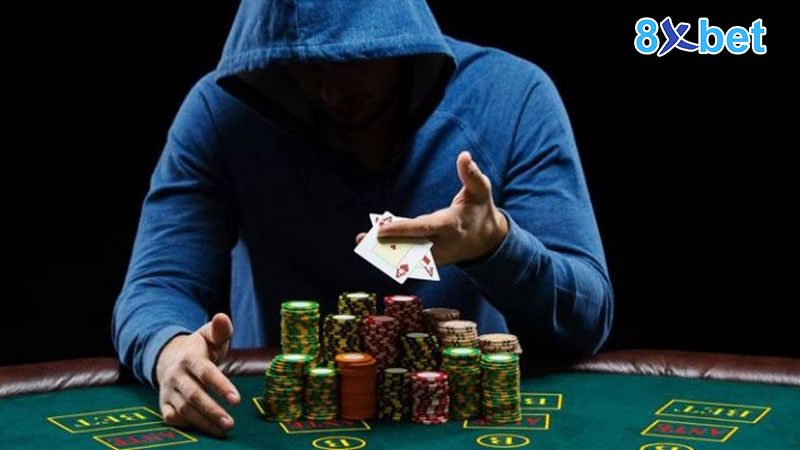 Chơi Poker 8XBet như chuyên gia với cách chơi đơn giản và chi tiết 3 Kinh nghiệm chơi Poker đỉnh cao từ các chuyên gia